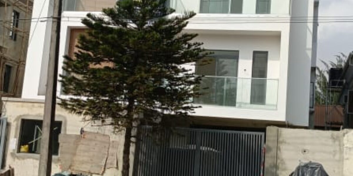 4 Units of Serviced 3-Bedroom Flat with in-built BQ, Lekki Phase 1